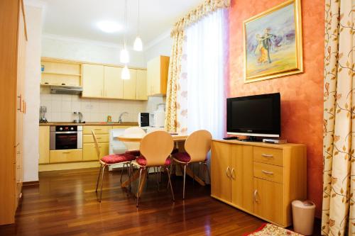 Majoituspaikan Apartma Oranžno Poletje Ljubljanski Dom 5 keittiö tai keittotila