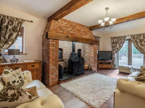 TV a/nebo společenská místnost v ubytování Highfield Cottage