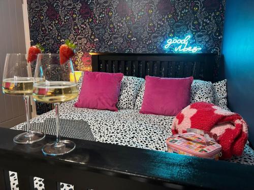 a room with a bed with two glasses of wine at Boutique Annexe Close To Norwich City & Airport in Horsham Saint Faith