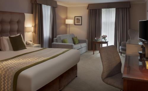 Postel nebo postele na pokoji v ubytování Albrighton Hall Hotel and Spa, a member of Radisson Individuals