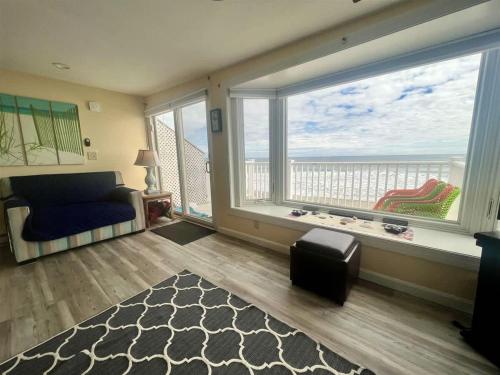Gambar di galeri bagi New Ocean Surf 6 - Wells Beach Oceanfront Condo di Wells