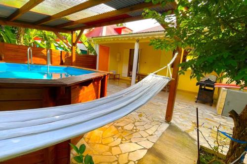 Bazén v ubytování Le Carambole de JosyHouse - piscine et plage à 2mn nebo v jeho okolí