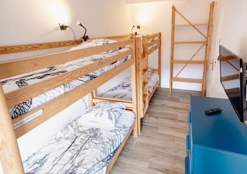 Postel nebo postele na pokoji v ubytování Superbe appart avec sauna, au pied du télésiège, WiFi, babyfoot