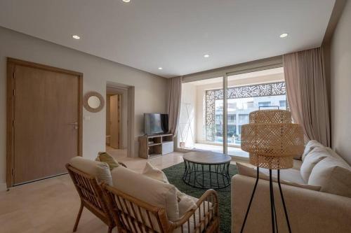 Newly Furnished & Bright 2BR Apt: Mangroovy