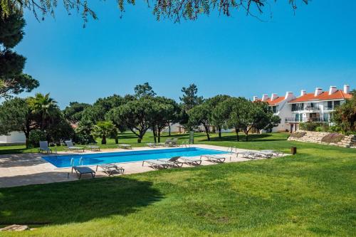 Stylish 2BR Ground Floor Apartment in Vila Sol, Direct Garden and Poolside Acces
