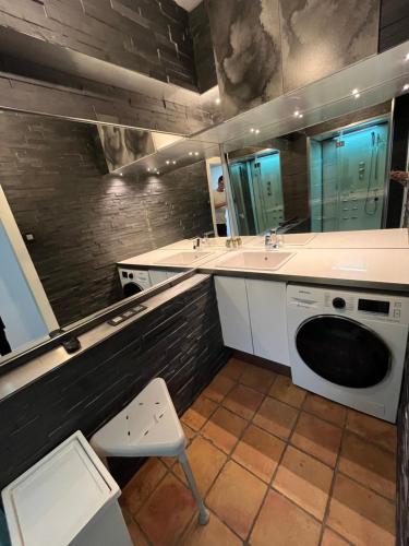 a bathroom with a sink and a washing machine at Casa Mellow in Ghent