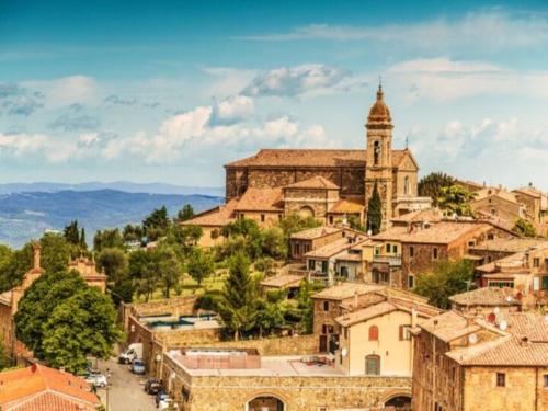 a view of a town with a church on a hill at Rustic style flat with swimming pool in Guistrigona