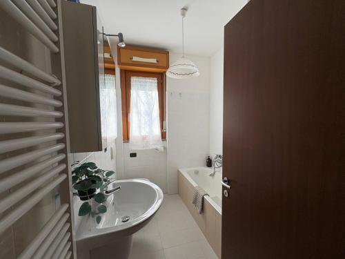 a bathroom with a sink and a toilet and a tub at Spazio Breda - Free Parking, Private Garage, Metro M1, Balcony, 4 Guests in Milan