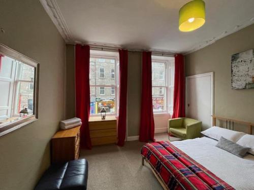 Ένα ή περισσότερα κρεβάτια σε δωμάτιο στο Spacious and Central city apartment