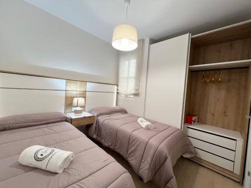 a bedroom with two beds and a light fixture at Apartment Arevalo 2B Parking Gratis in Lucena