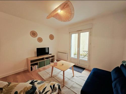 Photo de la galerie de l'établissement T2 tout confort - Proche Gare - Patio, à Angoulême