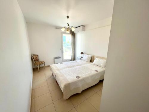 Spacieux 2 chambres TERRASSE, PARKING proche CENTRE VILLE A2B237