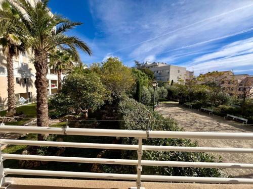 Spacieux 2 chambres TERRASSE, PARKING proche CENTRE VILLE A2B237