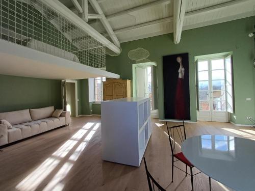 Posezení v ubytování Santo Stefano Loft Abside Vicoforte