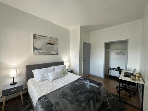 Ένα ή περισσότερα κρεβάτια σε δωμάτιο στο Affordable Stay Near Proctors A5