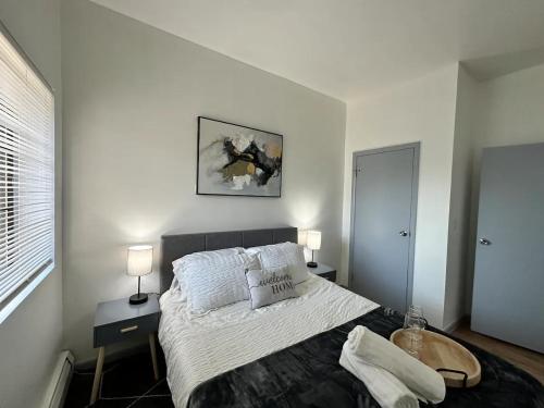 Ένα ή περισσότερα κρεβάτια σε δωμάτιο στο Affordable Stay Near Proctors A5