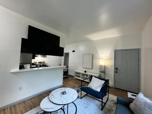 Η κουζίνα ή μικρή κουζίνα στο Affordable Stay Near Proctors A5