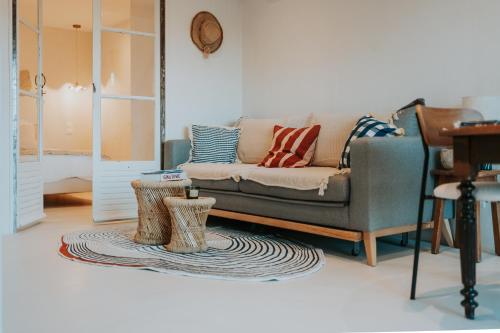 Logement de Charme vue Luberon - Rez-de-chaussée de maison, Jardin & Piscine