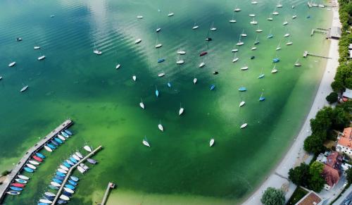 an aerial view of a harbor with boats in the water at Snug Stays 5 - Design Apartment mit Sonnenbalkon, ruhig, zentral in Herrsching am Ammersee