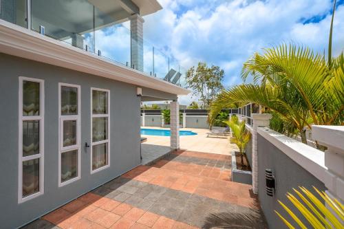 Bazén v ubytování Villa Tropicale, 5 bed, private pool, 5 min beach nebo v jeho okolí