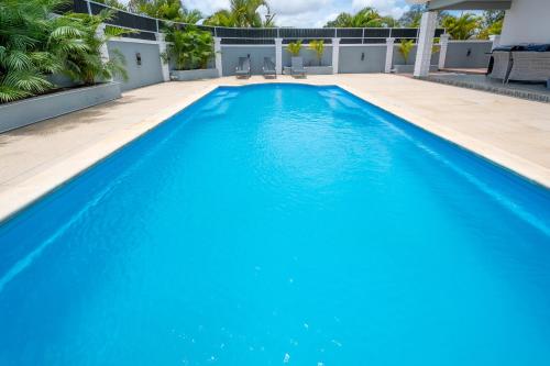 Bazén v ubytování Villa Tropicale, 5 bed, private pool, 5 min beach nebo v jeho okolí