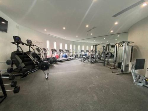 a gym with rows of treadmills and machines at Acogedor Ubicadismo 1R 4Pax in Querétaro