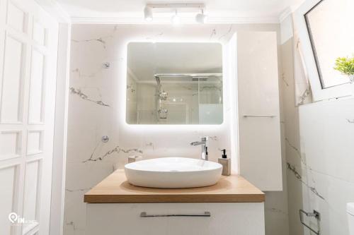 Golden Angel - Elegant Apartment in Egaleo-Athens
