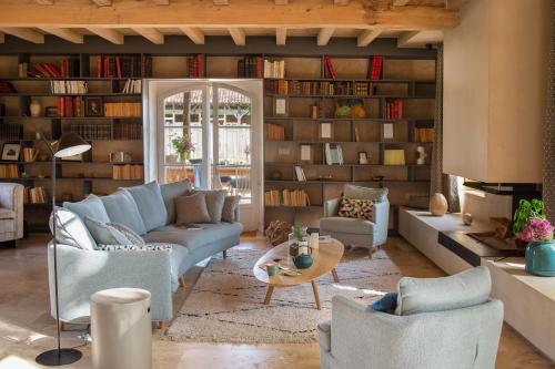 a living room with couches and chairs and a fireplace at Chambre tout confort à l'Héritier - au coeur du Tarn in Marzens
