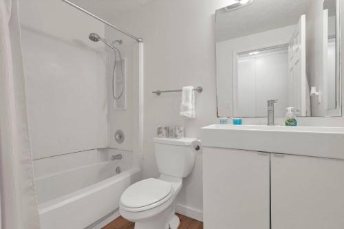 Bilik mandi di The Spacious Hilliard House