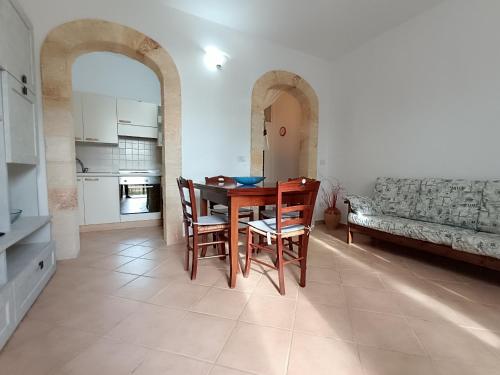 Η κουζίνα ή μικρή κουζίνα στο 100 mt dal mare, Al Porto casa vacanze, posto tranquillo per famiglia