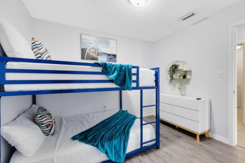 Una cama o camas en una habitación de Oasis 317 - Space to Unwind
