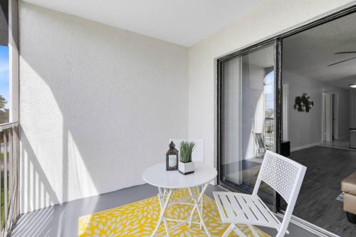 Un balcón o terraza en Oasis 317 - Space to Unwind