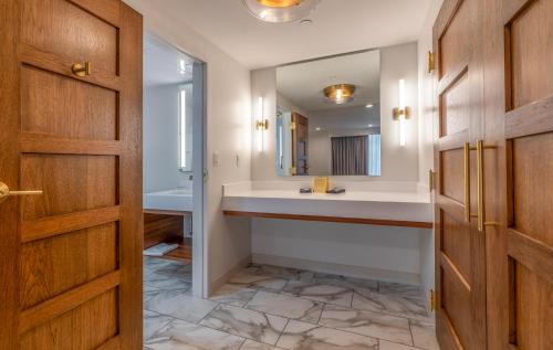Holiday Inn New Orleans-Downtown Superdome, an IHG Hotel Image