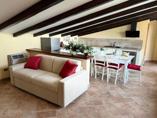 Una cocina o cocineta en Casa Monti with pool