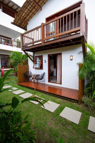 a house with a deck and a balcony at Villa Estrela Bungalow in Itacaré