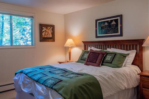 a bedroom with a bed and a window at Aspen Home in Ketchum