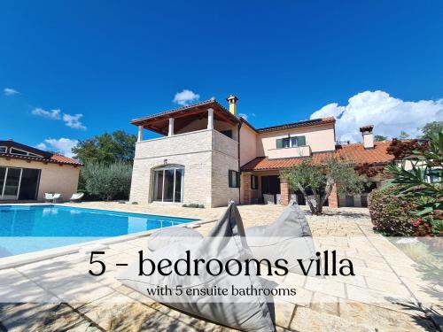 a villa with a swimming pool and a house at Villa Stella - Gourmet Breakfast, Wellness & Pool in Višnjan