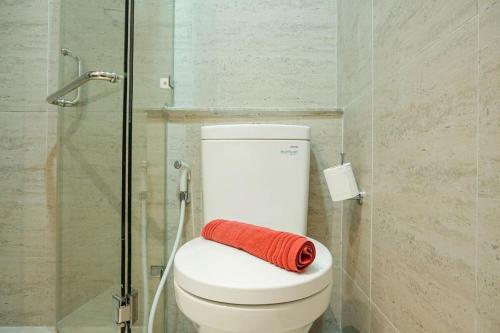 Koupelna v ubytování Apartemen Gold Coast PIK Sea View by Cheapinn
