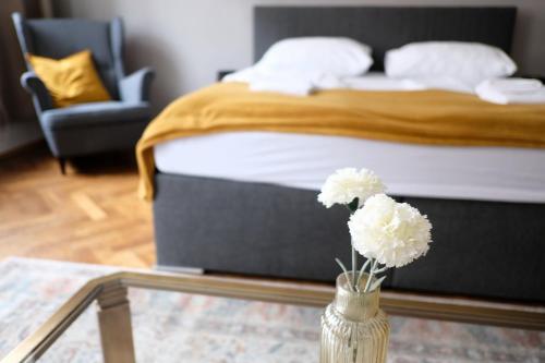 Ένα ή περισσότερα κρεβάτια σε δωμάτιο στο Neue Wohnung im Zentrum von Graz für 2-3 Personen