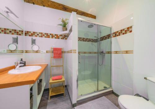 Kúpeľňa v ubytovaní ღ LA CHARMERIE Duplex climatisé à 5min du Vieux Port