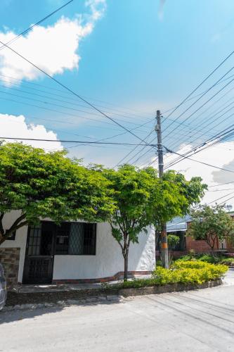 El edificio en el que está la casa vacacional