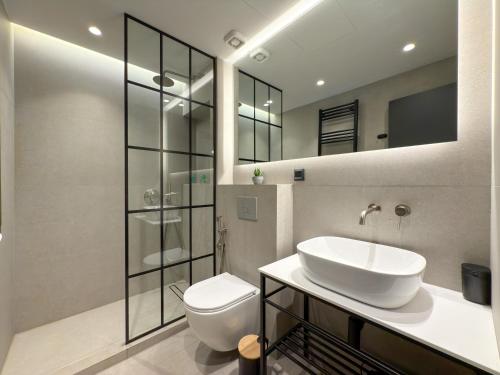 Ένα μπάνιο στο LIV Luxury Mini Penthouse City Center 7A