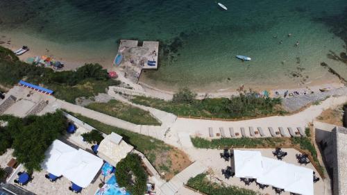 Imagen de la galería de Hotel Biser, en Pag
