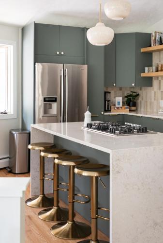 Dapur atau dapur kecil di New Beautifully Updated Home with Gameroom!