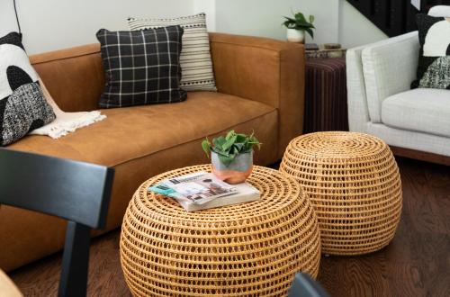 Ruang duduk di New Beautifully Updated Home with Gameroom!