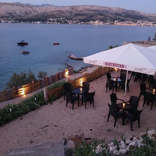 Imagen de la galería de Hotel Biser, en Pag