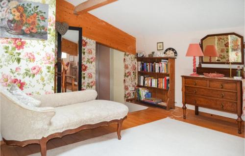 a living room with a couch and a dresser at Awesome Home In Montaut With Wifi in Montaut