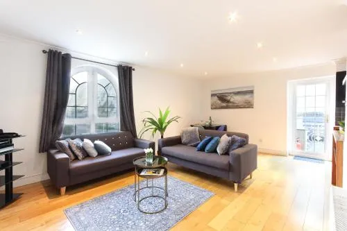 Elegant 2bd Flat in Brighton Marina - Free Parking photo 1