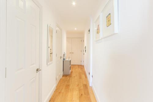 Elegant 2bd Flat in Brighton Marina - Free Parking photo 9