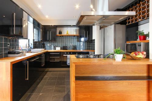 Elegant 2bd Flat in Brighton Marina - Free Parking photo 4